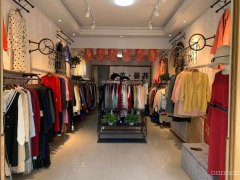 米东区党校小区对面服装店转让