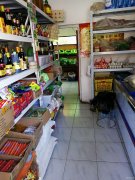 米东安居小区侧门疏菜水果店急转
