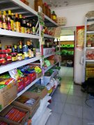 米东安居小区侧门疏菜水果店急转