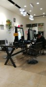 营业中精装修美发店带设施转让