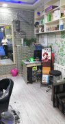 香槟水岸大门口临街营业中美发店转让