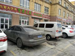 店铺转让 位于乌市沙区雅山中路1099号边疆物产园临街