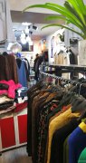 昌吉市玉林中学临街营业中精品女装店急转