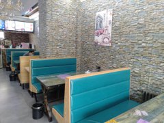 C3993位于昌吉市宁边西路市转盘附近餐饮旺铺转让