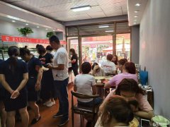 C4081店铺转让 昌吉市亚中饮食一条街有餐饮店转让