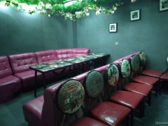 C4225店面转让 位于昌吉市青年南路华东容锦酒店