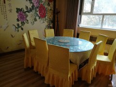 C4240门面出租 位于玛纳斯县繁华地段华洋街店铺