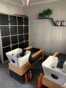 C4631天山区碱泉二街东方雅园临街精装美发店转让