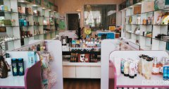 C4867米东区米东南路东五巷102中学旁临街美妆店转让