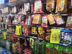 C4943超市转让 昌吉市健康西路大型小区门口