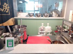 C4985店铺转让 昌吉市滨湖河新城小区门口