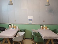 C4985店铺转让 昌吉市滨湖河新城小区门口