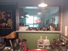 C4985店铺转让 昌吉市滨湖河新城小区门口
