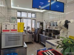 C5189米东区101中学大门口公交车站旁营业中茶子剪奶茶店