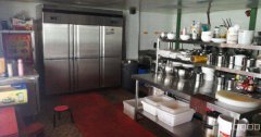 C5262米东区荷兰镇二期临街公交车站旁营业中小米辣串串火锅