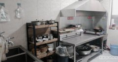 C6644昌吉市健康西路与中山路红绿灯路口临街餐饮旺铺转让