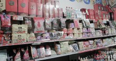 C6650昌吉市绿洲南路与建国东路红绿灯路口营业中丰华商店转