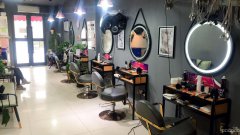 C6715会展中心绿城百合一期对面理发店转让