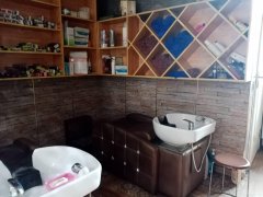C6931米东区稻香中路稻香宾馆旁营业中美发店转让