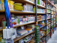 C8022位于昌吉市绿洲北路绿洲华庭小区门口临街80平店面转