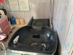 C8165位于昌吉青年路宇逸家园30平理发店营业中转让