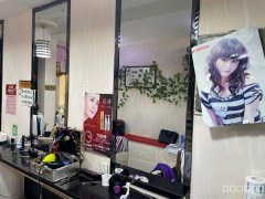 C8165位于昌吉青年路宇逸家园30平理发店营业中转让