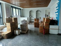 C8274位于阜康市瑶池明珠北门临街200平店面转让