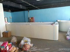 C8306位于昌吉市滨河北路绿洲新城小区门口临街175平门面