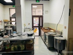 C8371乌市头屯河区西雅图小镇托克逊拌面108平餐饮店转让