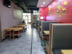 C8519位于奇台县君龙雅居小区临街280平店面转让