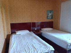 C8689位于阜康市元森国际东门临街二楼经营中宾馆对外出让承