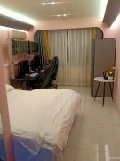C8803位于昌吉市长宁南路昌明大厦临街营业中电竞酒店转让