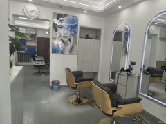 C9283昌吉市健康东路沿街店面转让