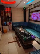 C9528位于呼图壁县东风大街世纪名品三楼经营中音乐酒吧转让