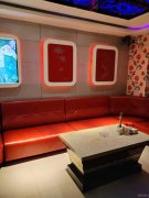 C9528位于呼图壁县东风大街世纪名品三楼经营中音乐酒吧转让