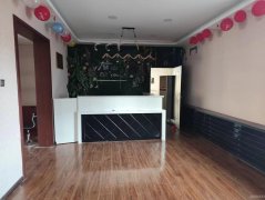 C9616位于呼图壁县中亚商城附近三楼商铺出租转让