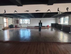 C9616位于呼图壁县中亚商城附近三楼商铺出租转让