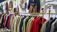 C9677位于昌吉市亚中汇好美购一楼服装店转让
