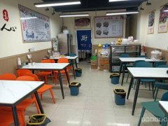 C9760位于昌吉市长宁南路江南小镇东苑临街餐饮店面转让