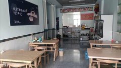 C9895位于奇台县阳光瑞景小区附近临街餐饮旺铺转让