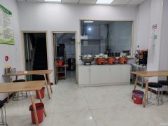 C9966阜康天山南街100平餐厅转让