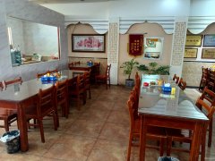 C10549位于奇台县健康西路如家酒店附近临街餐饮旺铺转让