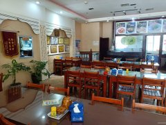 C10549位于奇台县健康西路如家酒店附近临街餐饮旺铺转让