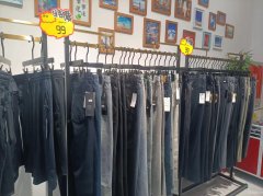 C10725位于昌吉市滨河北路郁金香小镇附近临街店面转让