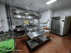 C11338位于奇台县东风南街楼中楼附近临街餐饮店转让