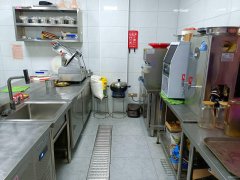 C11344位于阜康市网红街二楼商铺转让