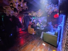 C11358中央郡商圈经营中酒吧转让