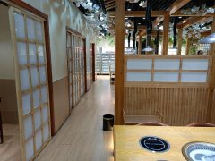C11433位于五家渠水岸香居小区门口临街餐饮店转让