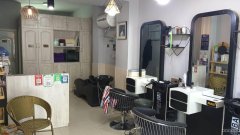 C11500昌吉绿州南路新加坡花园大门口精装美发店2.2万转