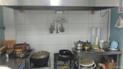 C11660昌吉市天山路西街名门三期大门口餐饮旺铺转让